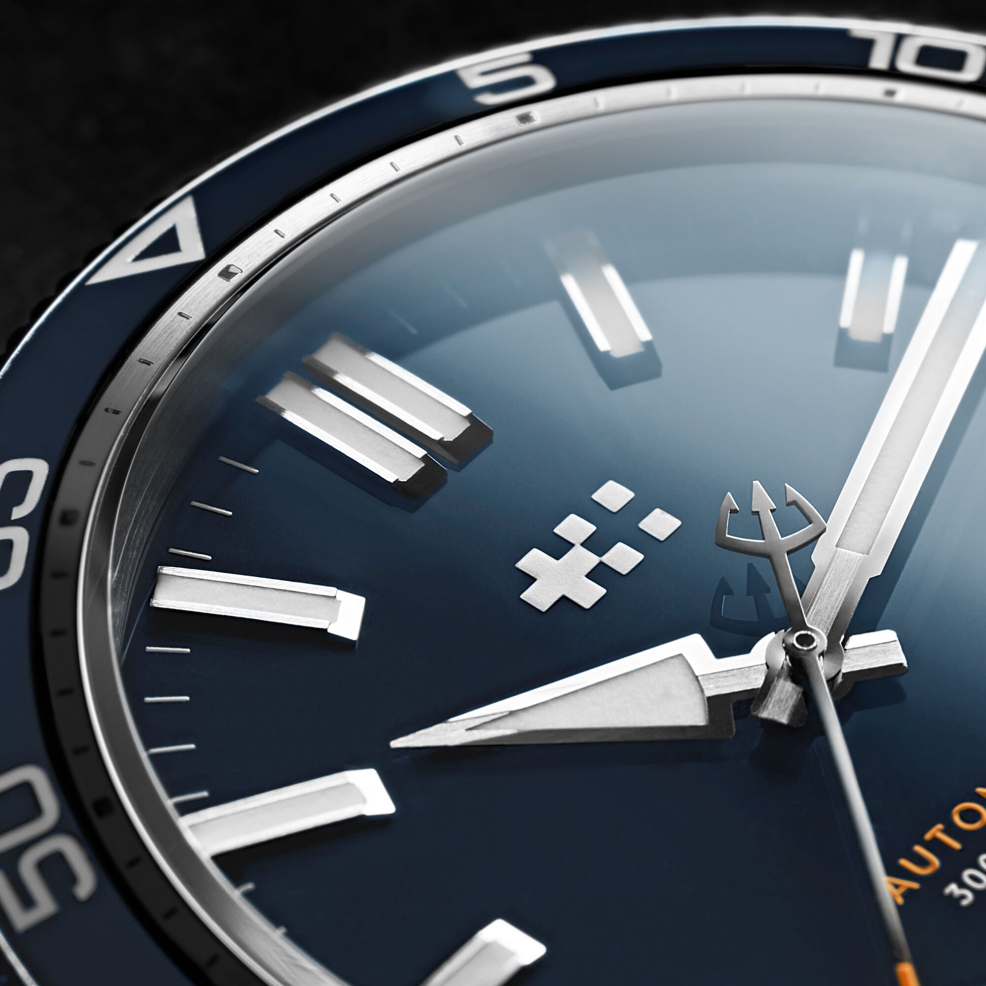 Christopher Ward C60 Trident Pro 300 - Blue - Bader bracelet - Image
