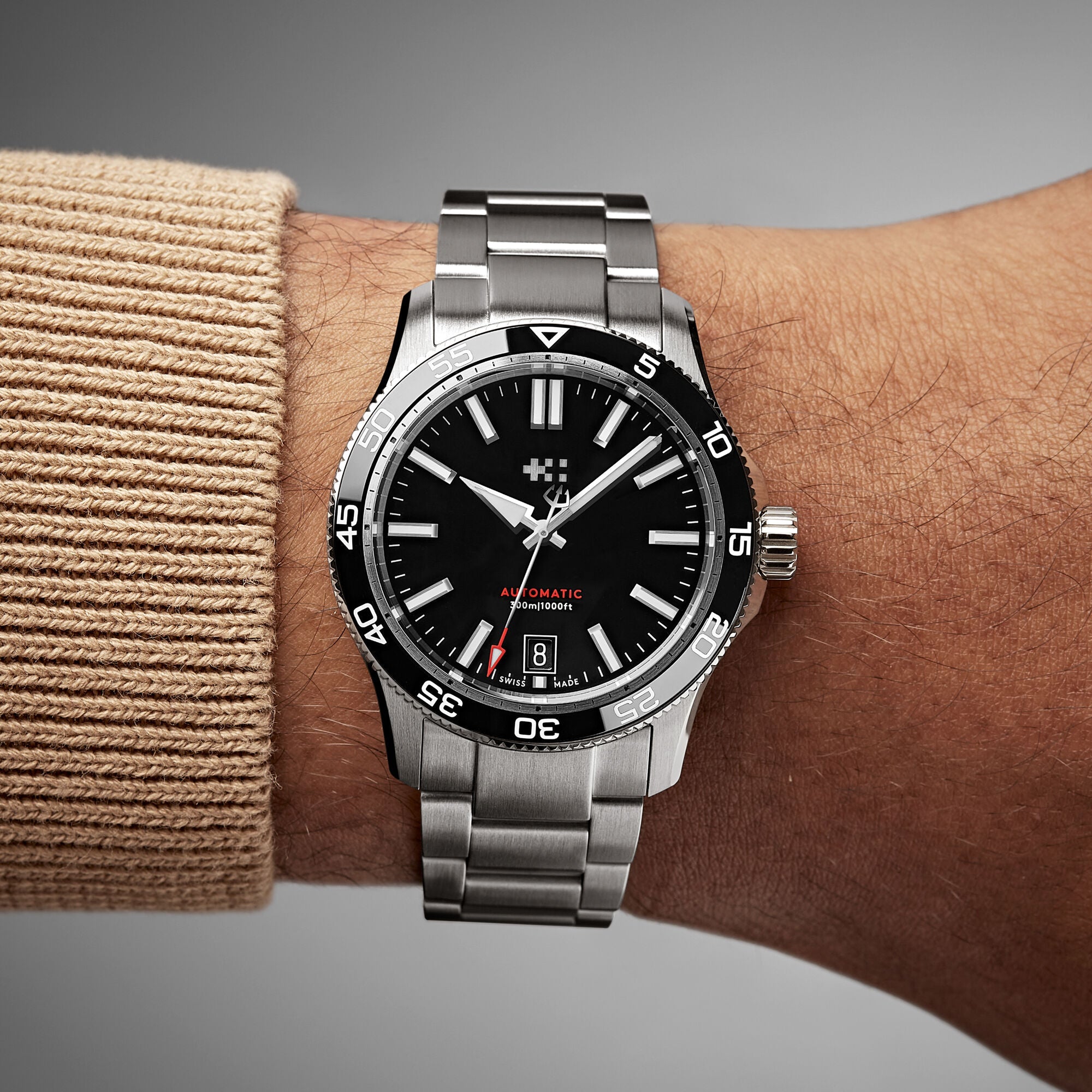 Christopher Ward C60 Trident Pro 300 - Black - Bader bracelet - Image