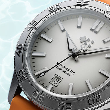 Christopher Ward C60 Atoll 300 - Shark White - Bader bracelet - Image