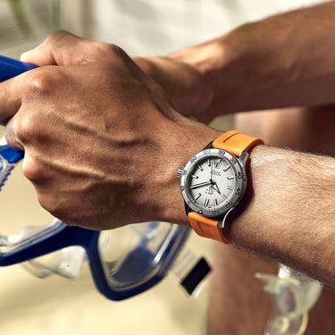Christopher Ward C60 Atoll 300 - Shark White - Bader bracelet - Image