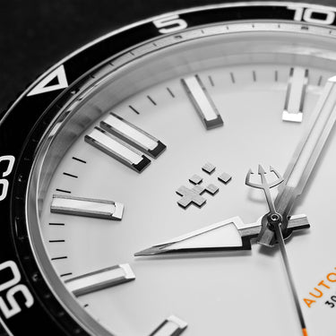 Christopher Ward C60 Trident Pro 300 - White - Tropic rubber - Image
